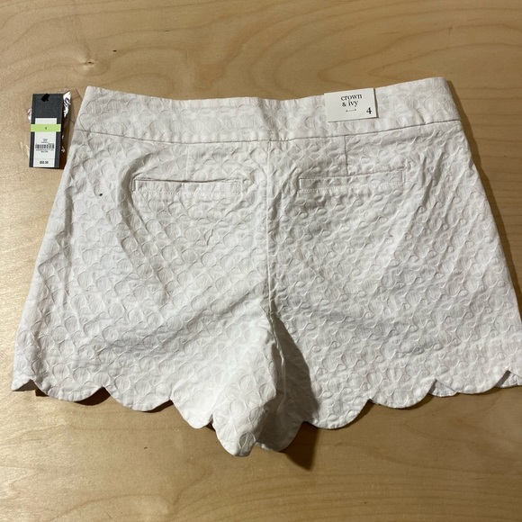 Crown & Ivy Women's White Scalloped Shorts Size 4 (MO) - Picture 7 of 7